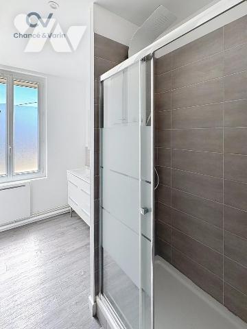 LISIEUX Immeuble complet 1 local commercial et 2 appartements