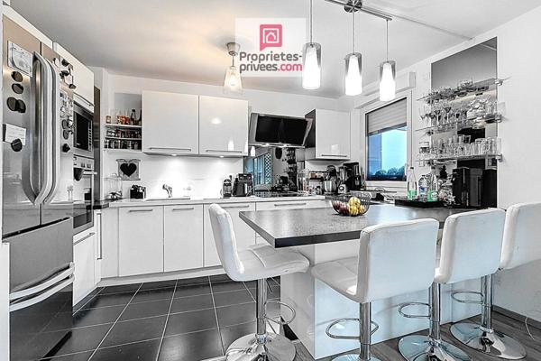 Grand appartement T3 de standing avec terrasse