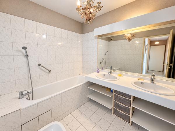 Grand T3 - Le Camas - Terrasse 15 m² - Parking - Vue dégagée