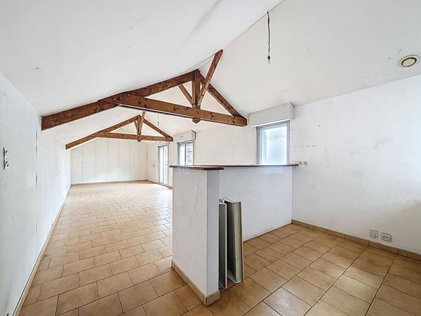 EMPLACEMENT PRIVILÉGIÉ et FORT POTENTIEL pour cette maison de caractère de 187 m² située à Saint Georges sur Loire
