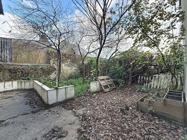 EMPLACEMENT PRIVILÉGIÉ et FORT POTENTIEL pour cette maison de caractère de 187 m² située à Saint Georges sur Loire