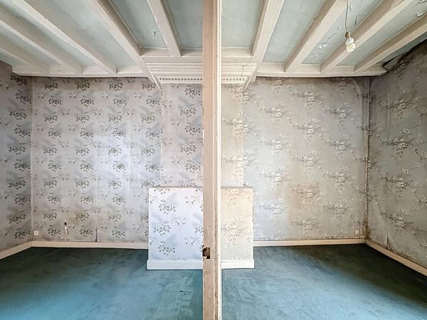 EMPLACEMENT PRIVILÉGIÉ et FORT POTENTIEL pour cette maison de caractère de 187 m² située à Saint Georges sur Loire