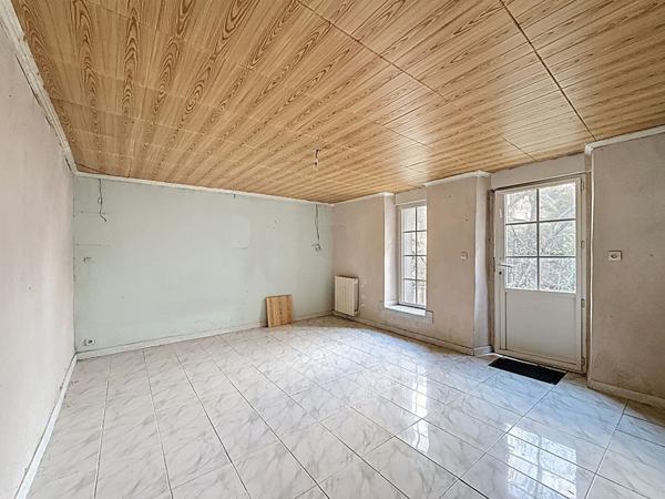 EMPLACEMENT PRIVILÉGIÉ et FORT POTENTIEL pour cette maison de caractère de 187 m² située à Saint Georges sur Loire