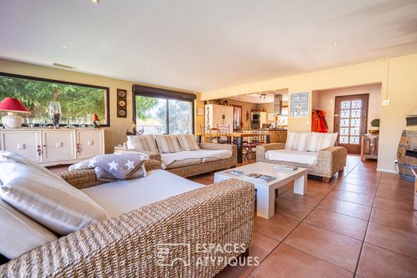 Mas de caractère avec piscine et extérieur paysager au coeur de la nature