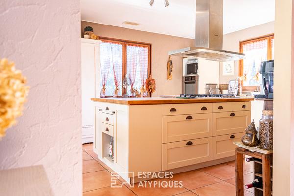 Mas de caractère avec piscine et extérieur paysager au coeur de la nature