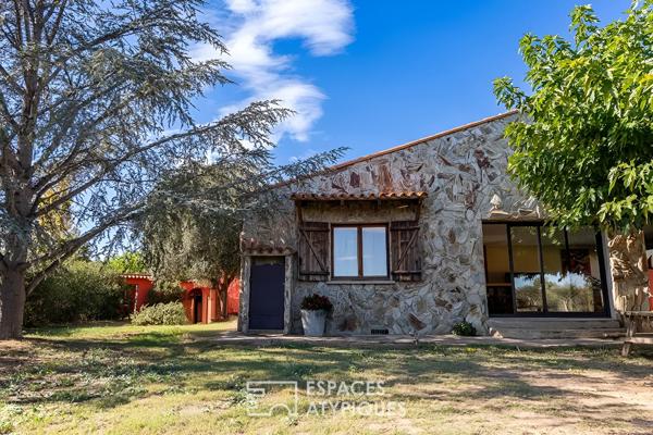 Mas de caractère avec piscine et extérieur paysager au coeur de la nature