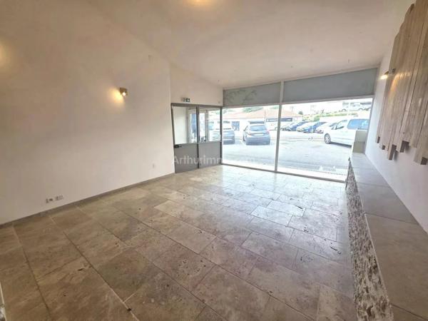 Location                                                      Local commercial
                        
                     5 pièces                      150 m2                     à Salernes