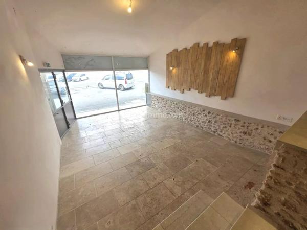 Location                                                      Local commercial
                        
                     5 pièces                      150 m2                     à Salernes