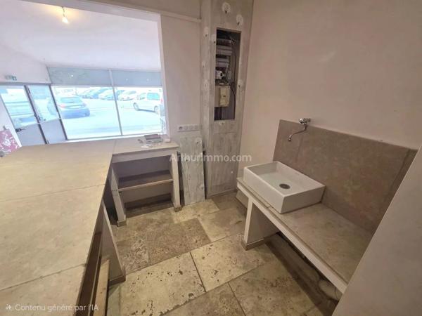 Location                                                      Local commercial
                        
                     5 pièces                      150 m2                     à Salernes