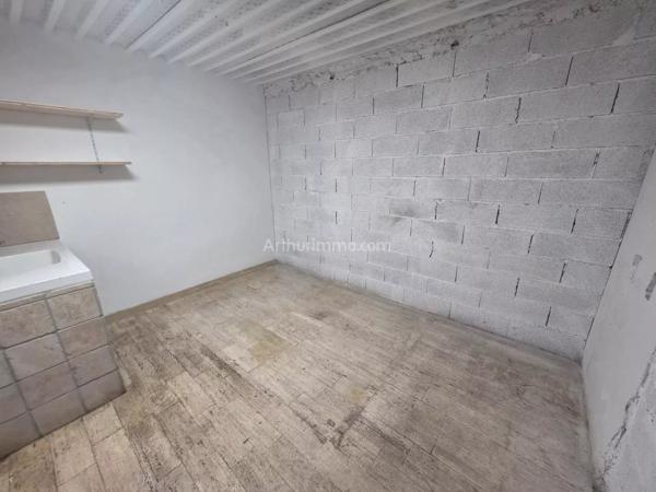 Location                                                      Local commercial
                        
                     5 pièces                      150 m2                     à Salernes