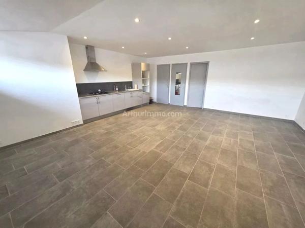 Location                                                      Local commercial
                        
                     5 pièces                      150 m2                     à Salernes