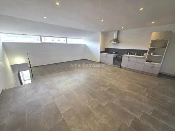 Location                                                      Local commercial
                        
                     5 pièces                      150 m2                     à Salernes