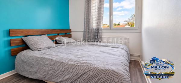 Et si derrière cette résidence se cachait un appartement bien plus séduisant qu'on ne l'imagine ?

Situé au 2ᵉ étage d'une résidence calme et entretenue, découvrez cet appartement de type 4 d'environ 70 m², proposant 3 chambres et un intérieur agréable et contemporain.

Dès l'entrée, la différence se fait sentir.

La pièce de vie lumineuse permet d'aménager facilement un véritable espace salon ainsi qu'un coin repas. Le sol effet bois et le mur décoratif à tasseaux lui apportent une ambiance chaleureuse et actuelle.

La cuisine indépendante offre quant à elle un espace fonctionnel avec de nombreux rangements et un généreux plan de travail. Une configuration appréciable au quotidien qui permet également de conserver une véritable séparation entre cuisine et séjour.

🛏️ Trois chambres pour multiplier les possibilités

L'espace nuit se compose de 3 chambres, permettant d'accueillir confortablement une famille ou d'imaginer une chambre d'amis, un bureau ou encore un projet locatif.

L'une des chambres bénéficie également d'un accès direct au balcon.

Un grand placard intégré dans le couloir complète les espaces de rangement.

🚿 Une salle d'eau contemporaine

Autre belle surprise de cet appartement : sa salle d'eau.

Elle propose une grande douche, un meuble vasque suspendu et une décoration graphique contemporaine, pour un ensemble moderne et soigné.

Les WC sont indépendants.

🔑 Côté confort

Vous bénéficiez également du chauffage au gaz de ville, de fenêtres PVC double vitrage ainsi que d'un stationnement libre devant la résidence.

La copropriété est entretenue et aucune procédure n'est actuellement en cours.

Charges de copropriété : environ 300 € / trimestre
Taxe foncière : environ 1 200 € / an

💰 Investisseurs : un potentiel locatif à regarder de près

Avec ses 3 chambres, ses espaces fonctionnels et son intérieur actuel, cet appartement peut également constituer une option intéressante pour un projet d'investissement.

Le loyer potentiel est estimé entre 700 € et 800 € par mois, soit entre 8 400 € et 9 600 € de loyers potentiels par an.

Sur la base du prix de vente affiché, cela représente une rentabilité brute indicative comprise entre environ 6,3 % et 7,2 %, avant frais d'acquisition, charges, fiscalité et éventuelle vacance locative.

📍 Un emplacement pratique au quotidien

Situé dans un secteur résidentiel, l'appartement bénéficie de la proximité du centre-ville, des écoles, des commerces et des transports.

Résidence principale, premier achat ou investissement locatif : ce T4 offre plusieurs possibilités et mérite surtout d'être découvert de l'intérieur.

💰 133 000 € HAI – Honoraires à la charge du vendeur

📞 Florian MILLON – BSK Immobilier
📱 06 98 63 43 18
📧 f.millon@bskimmobilier.com

BSK Immobilier – Une histoire à créer

💬 Vous connaissez quelqu'un qui pourrait être intéressé par ce bien ?
10 % de mes honoraires HT sont reversés à mes apporteurs d'affaires.