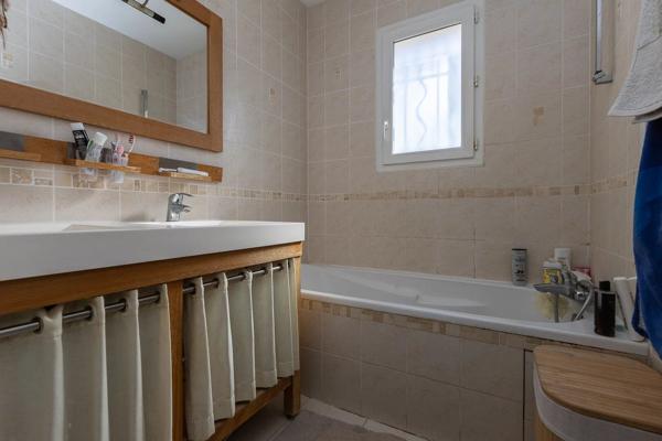 Vente                                                      Maison
                        
                     5 pièces                      117 m2                     à Parmilieu