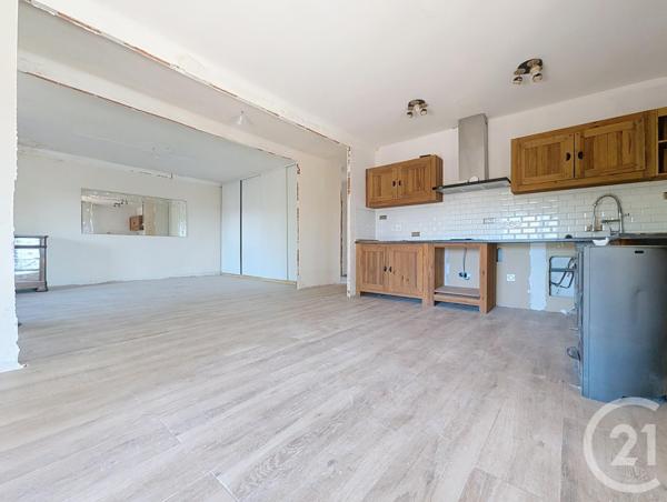 Appartement F7 à vendre  7 pièces - 214,80 m2 SOMMIERES - 30