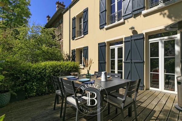 Suresnes, Maison 5 Chambres -  237 m² à vendre