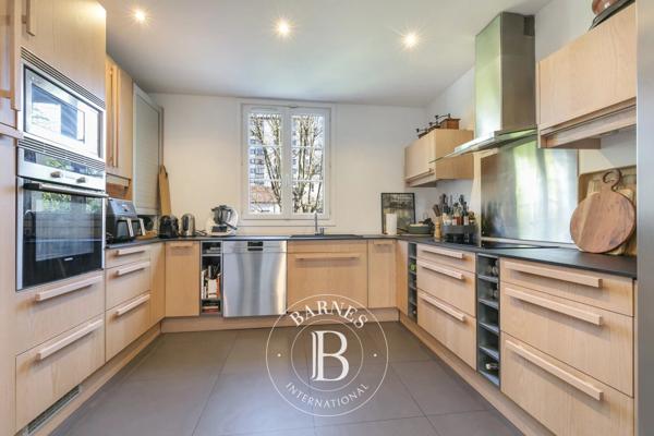 Suresnes, Maison 5 Chambres -  237 m² à vendre