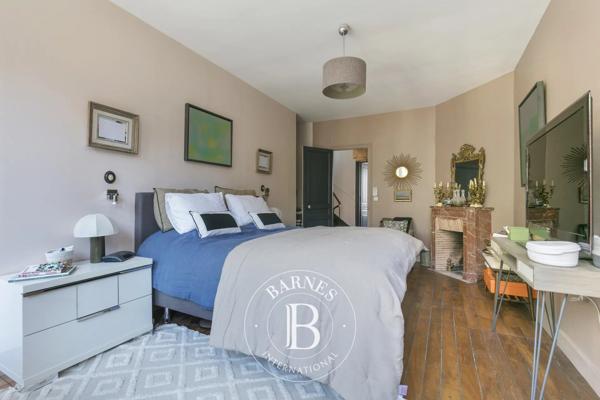 Suresnes, Maison 5 Chambres -  237 m² à vendre