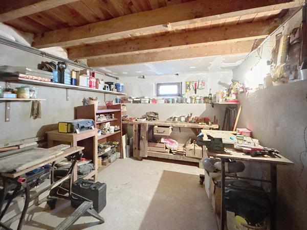 Maison impeccable avec sous-sol, garage et véranda