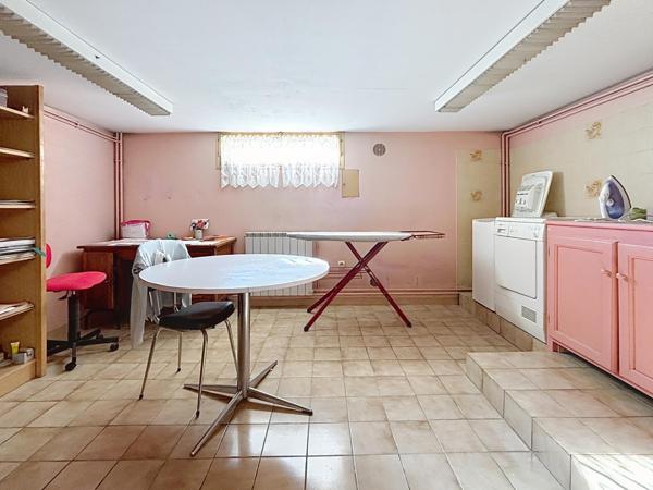 Maison impeccable avec sous-sol, garage et véranda