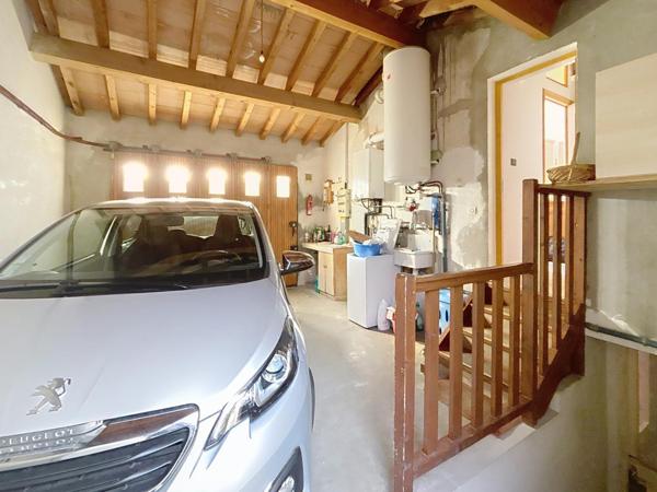 Maison impeccable avec sous-sol, garage et véranda