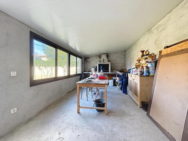 Maison impeccable avec sous-sol, garage et véranda