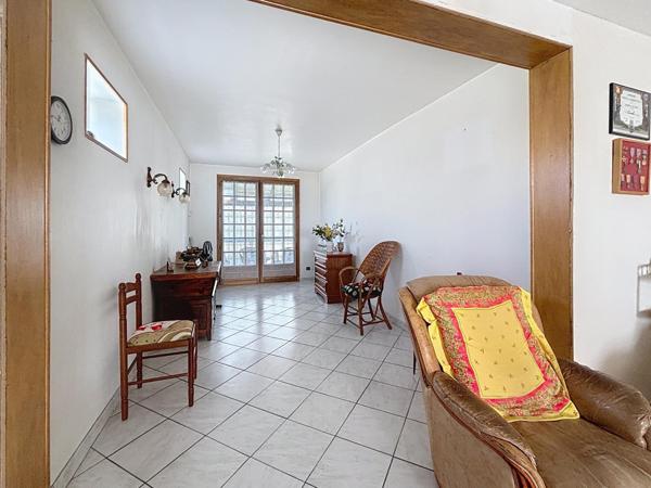 Maison impeccable avec sous-sol, garage et véranda