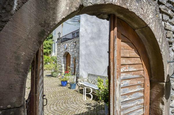 Saint-Cergues, Château 3 Chambres -  473 m² à vendre