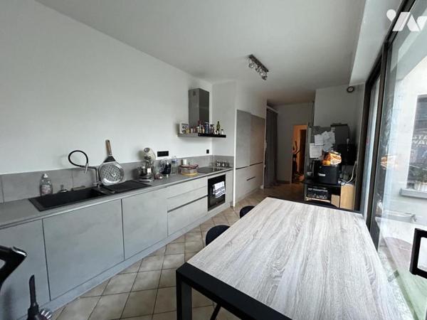A VENDRE - MAISON DE VILLE AVEC GARAGE - CENTRE VILLE - LAVAL 