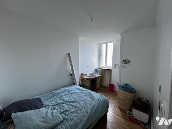 A VENDRE - MAISON DE VILLE AVEC GARAGE - CENTRE VILLE - LAVAL 