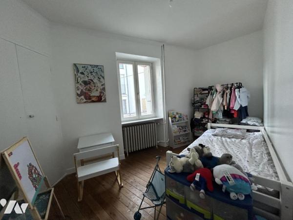 A VENDRE - MAISON DE VILLE AVEC GARAGE - CENTRE VILLE - LAVAL 