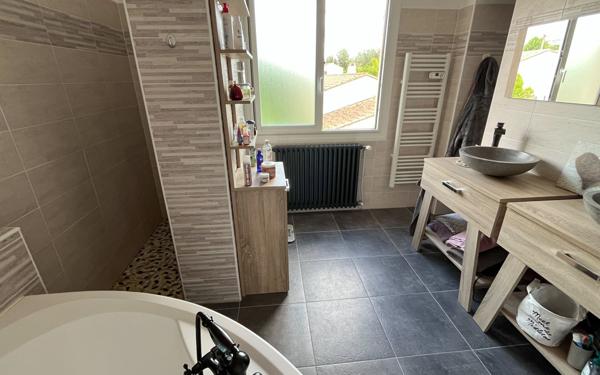 Maison à vendre    5 pièces •  L'Isle-sur-la-Sorgue