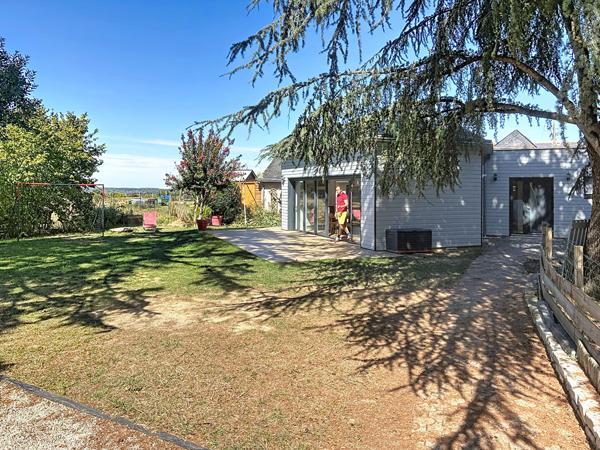 Briollay ? Maison familiale de plain-pied au calme avec 4 chambres, suite parentale et dépendance