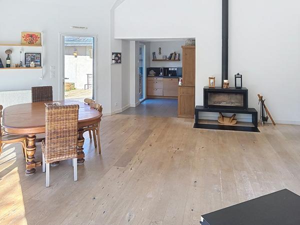 Briollay ? Maison familiale de plain-pied au calme avec 4 chambres, suite parentale et dépendance