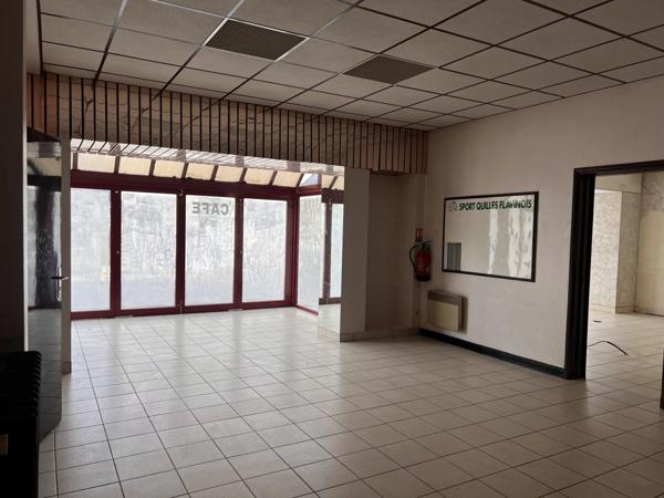 Location Local commercial 182 m2 à Flavin