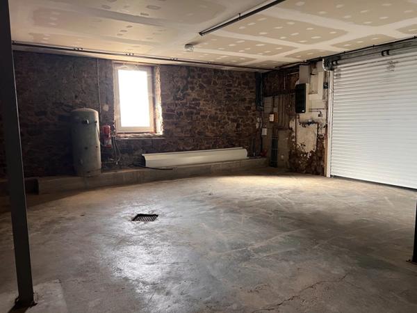 Location Local commercial 182 m2 à Flavin