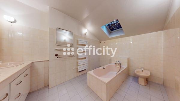 Maison 8 pièces - 333 m² Exclusivité efficity