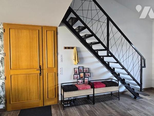 A 15mns de REDON - et GARE, pavillon récent, en parfait état,  de plain pied de 142 m², compren...
