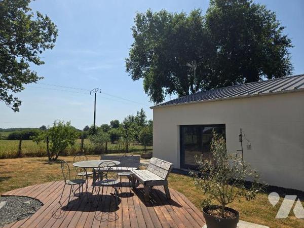A 15mns de REDON - et GARE, pavillon récent, en parfait état,  de plain pied de 142 m², compren...