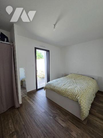A 15mns de REDON - et GARE, pavillon récent, en parfait état,  de plain pied de 142 m², compren...