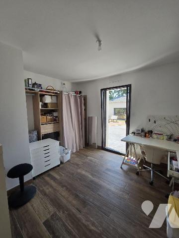 A 15mns de REDON - et GARE, pavillon récent, en parfait état,  de plain pied de 142 m², compren...