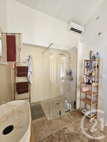 Maison à vendre  5 pièces - 122 m 2   SANARY SUR MER  - 83