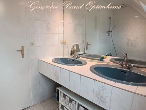 .COUP DE CŒUR À PONTIVY – Maison 165 m² – Jardin paysagé 2 000 m² – Dépendance 70 m²