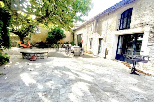 Maison à vendre 7 pièces de 354 m² à Saint-Rémy-de-Provence