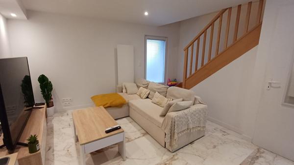 MAISON DE BOURG RENOVEE AVEC COUR PRIVATIVE
