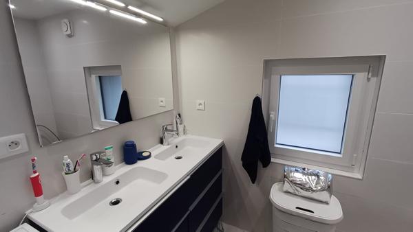 MAISON DE BOURG RENOVEE AVEC COUR PRIVATIVE