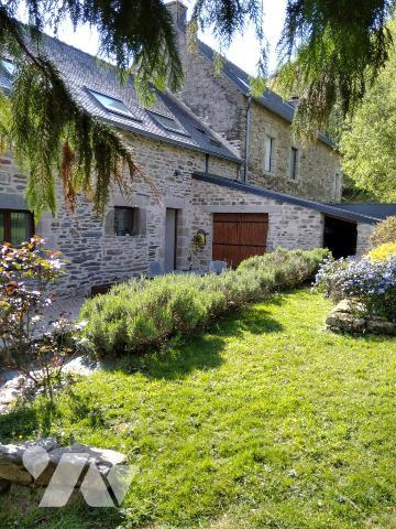 Longère en pierre de 140 m² 4 chambres à St Jean Brevelay bourg
