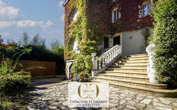 Sarlat-la-Canéda (24200) Sarlat centre. Propriété prestige. Maison principale + 4 gîtes indépendants.