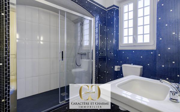 Sarlat-la-Canéda (24200) Sarlat centre. Propriété prestige. Maison principale + 4 gîtes indépendants.