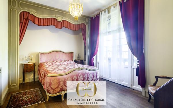 Sarlat-la-Canéda (24200) Sarlat centre. Propriété prestige. Maison principale + 4 gîtes indépendants.